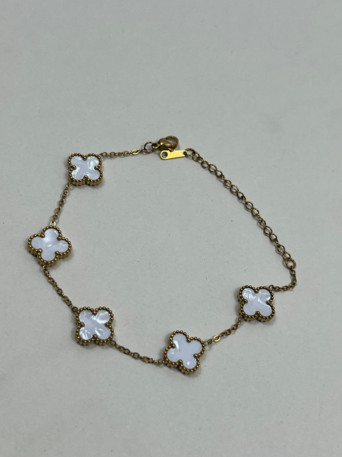 Vit Diana Fyrklöver Armband